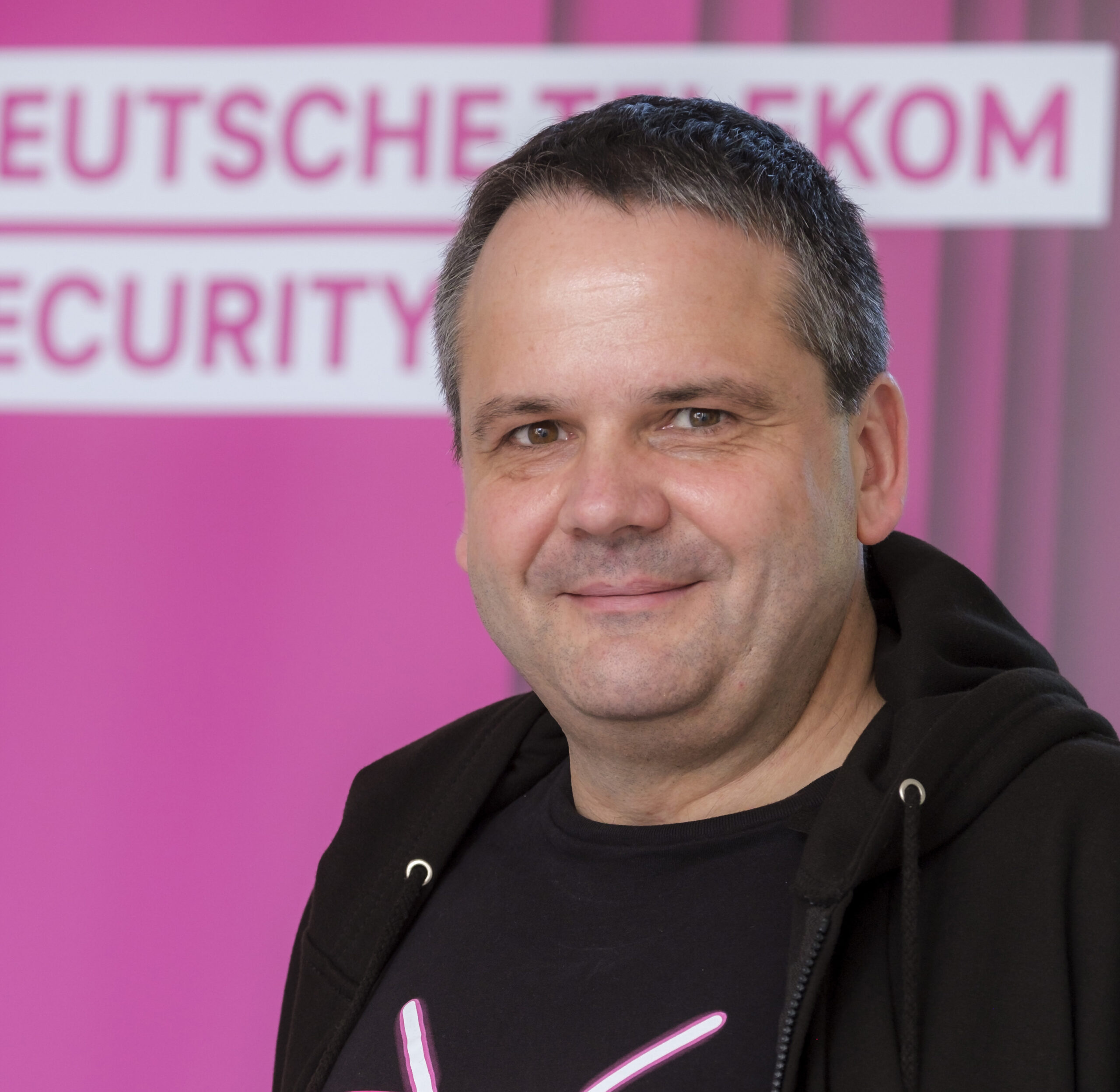 24.06.3020 Bonn Telekom Security GmbH

Thomas Tschersich


Freigabe nur für interne redaktionelle Nutzung und Dokumentation. Dem Fotograf liegt keine schriftliche Einverständnis vor. Jede weitere Nutzung nur nach Rücksprache mit der abgebildeten Personen!